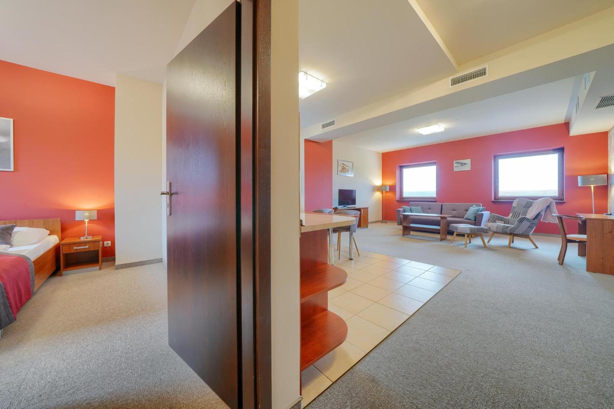 Hotel Aviator Kamien Slaski Exteriér fotografie